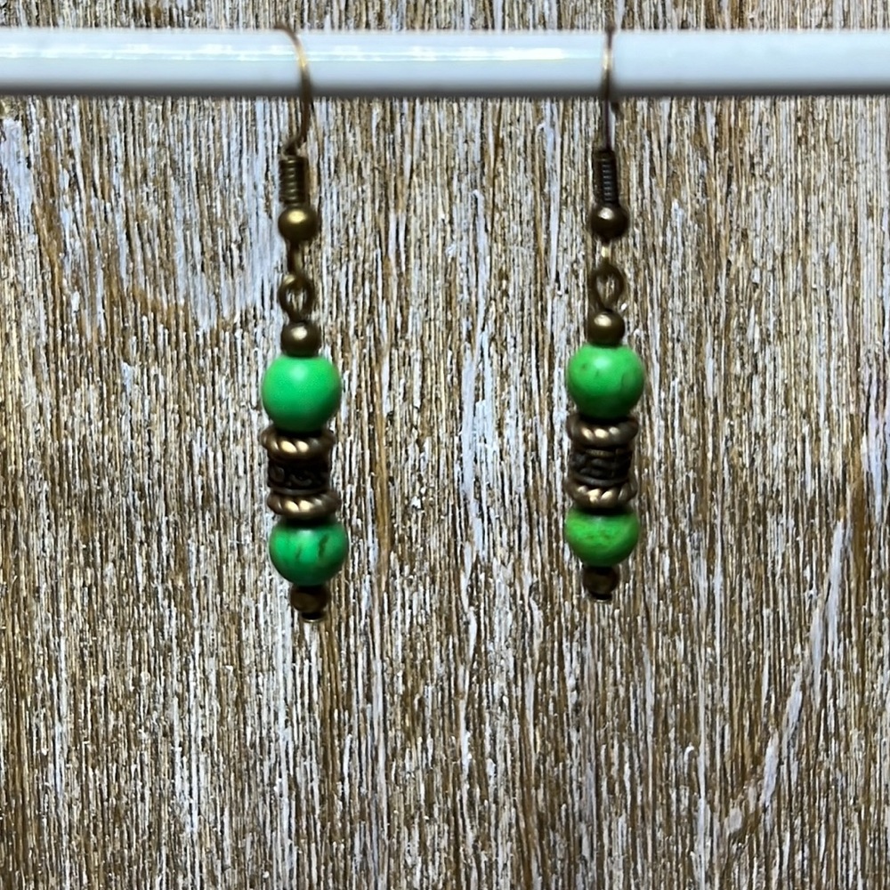 ⭐️22073 Green Acrylic Earrings⭐️